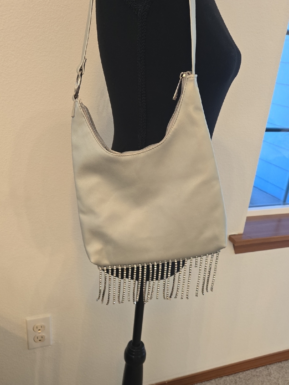 Elegant Silver Shoulder Bag with Rhinestone Fringe